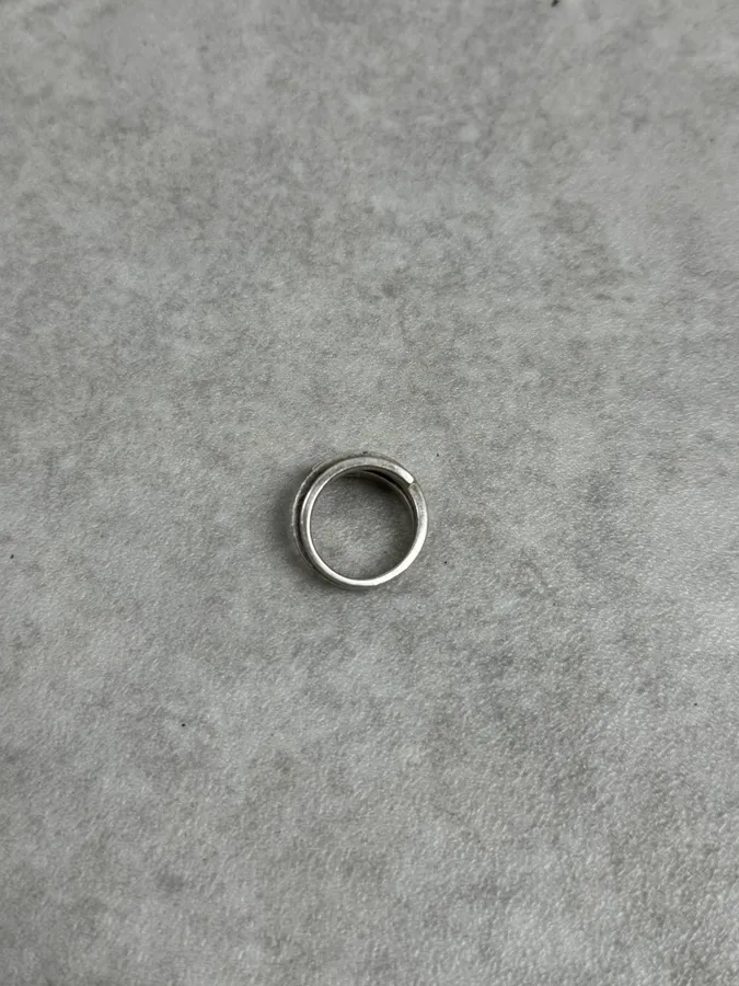 2000s Gucci Grey Circle Snake Ring - Image 3